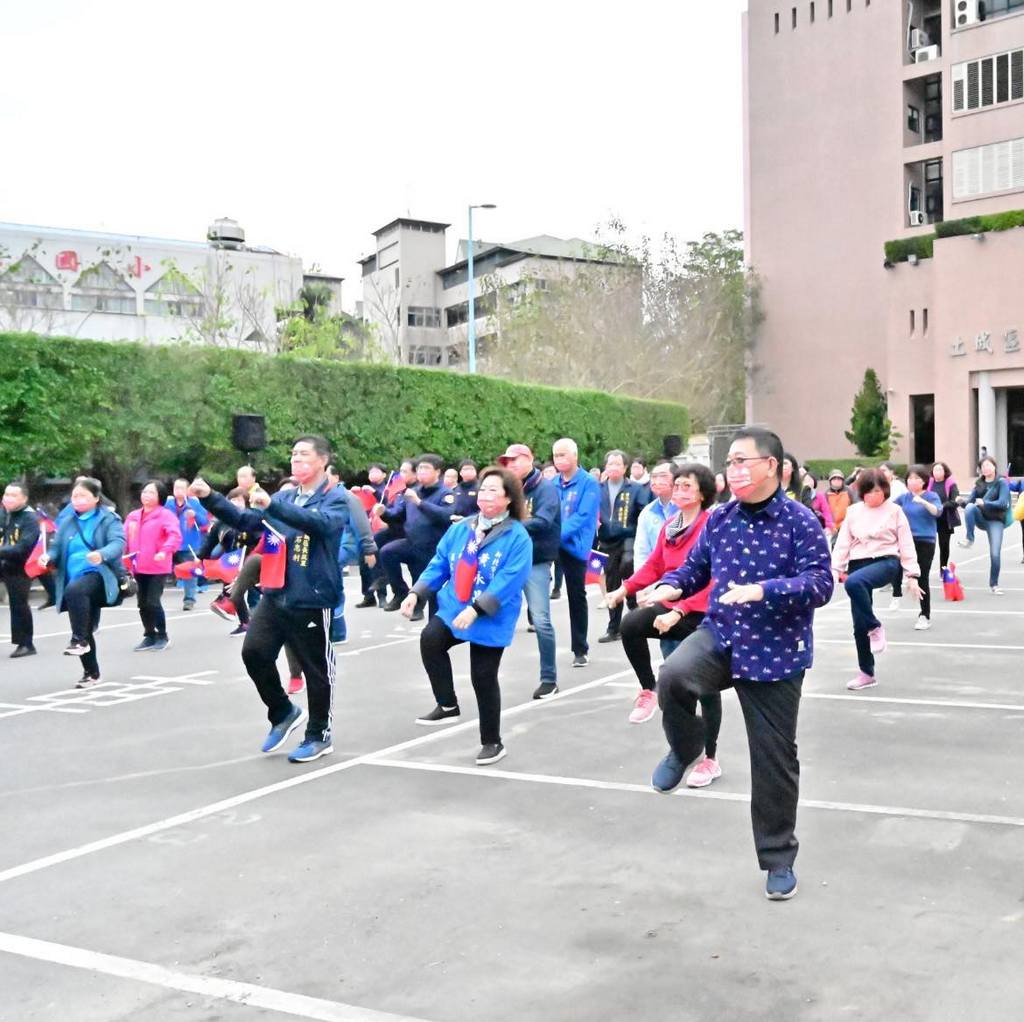 大家跟著做運動.jpg