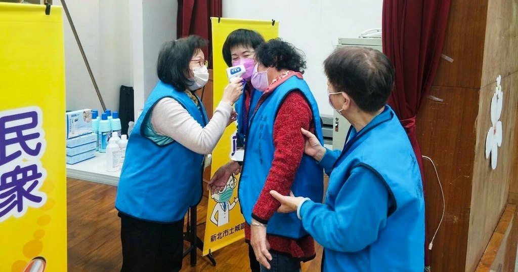 量測額溫.jpg