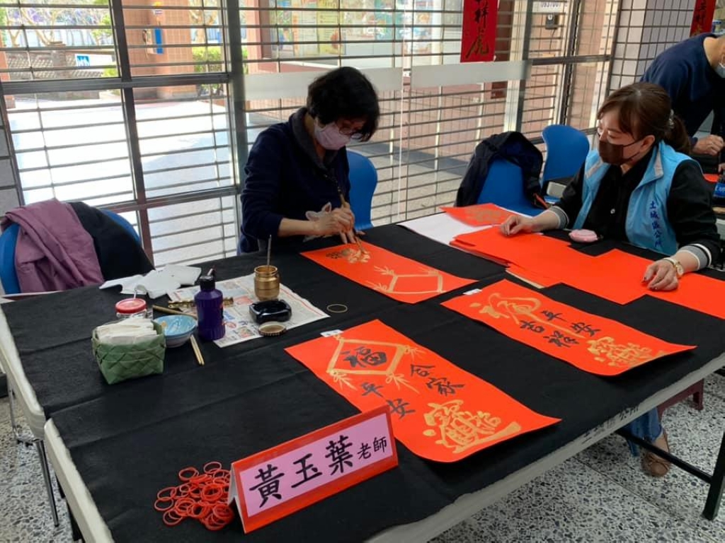 書畫家為巿民揮毫2.jpg