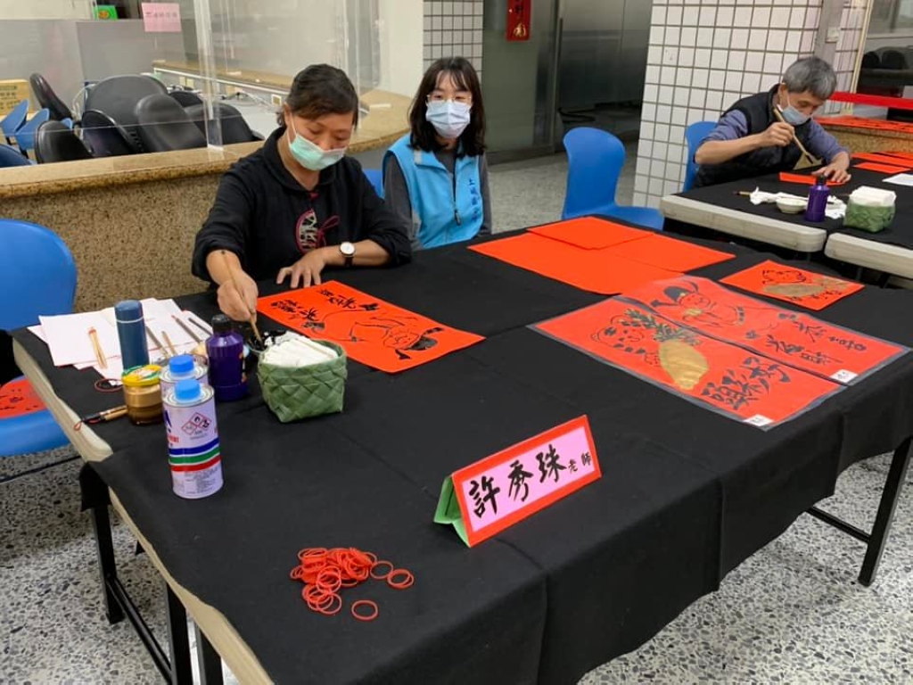 書畫家揮毫中.jpg