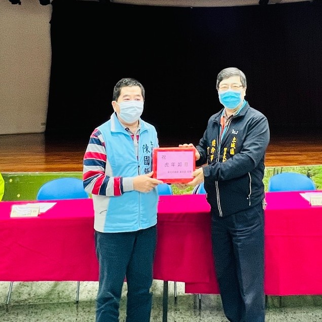 里長致贈致贈春安物資2.jpg