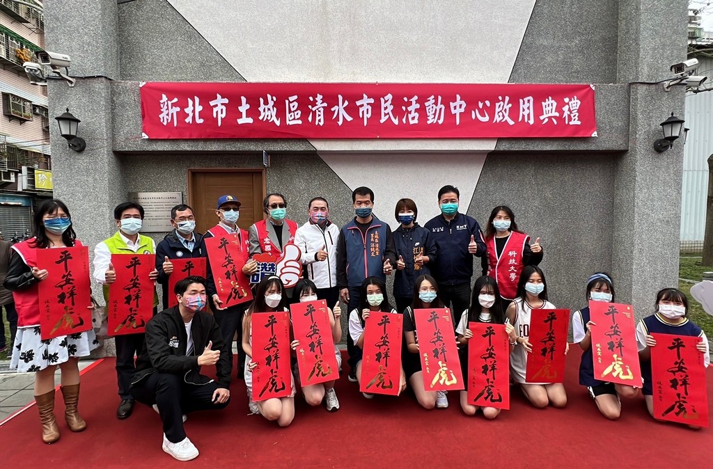 市長及宏國德霖科技大學律動天使同學們合影.jpg
