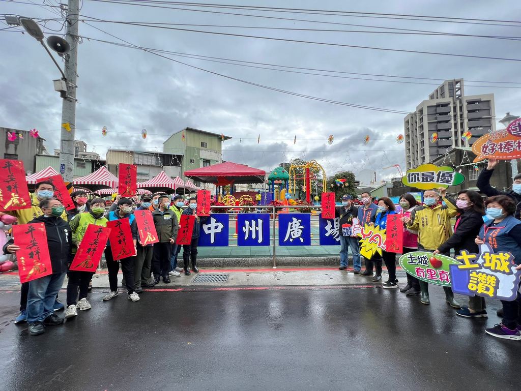 區長市議員里長合影.jpg