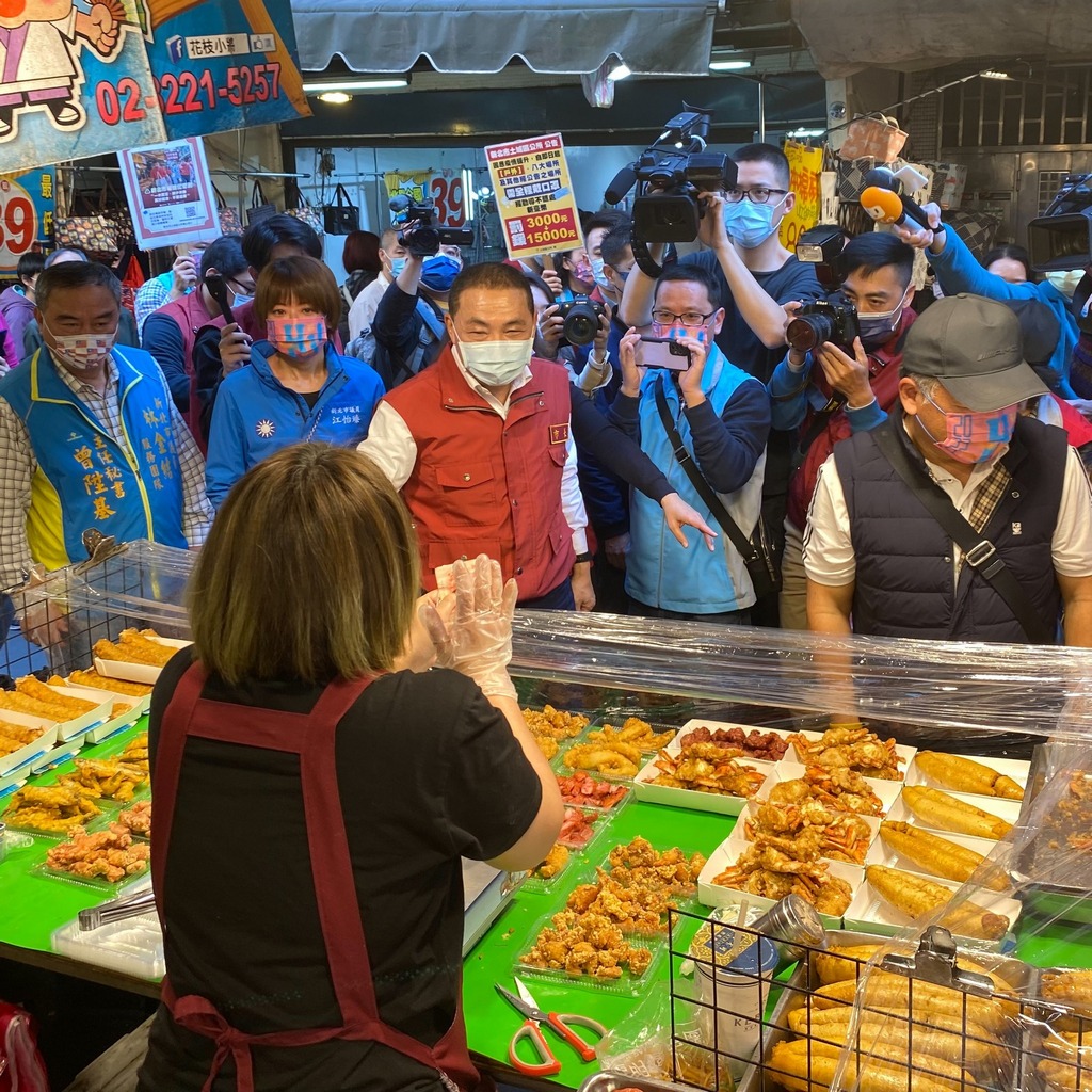 市長巡視攤位.jpg