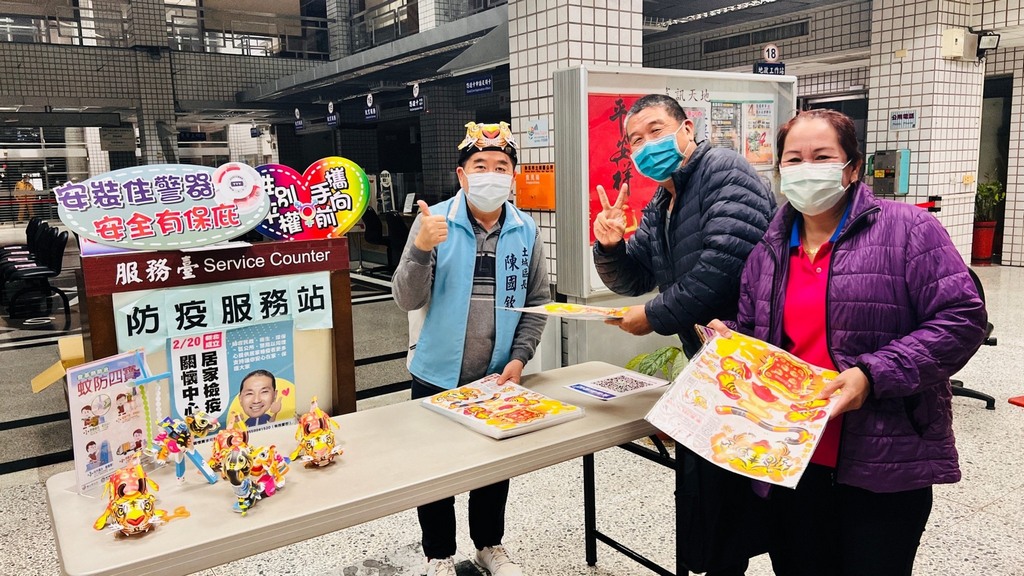 區長發放金虎小提燈2.jpg