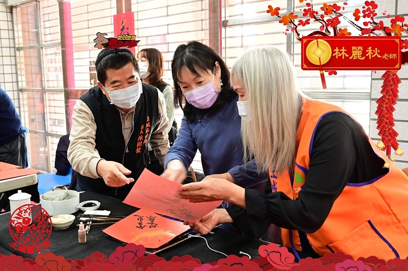 歡喜迎兔年春聯年畫贈送市民11.jpg