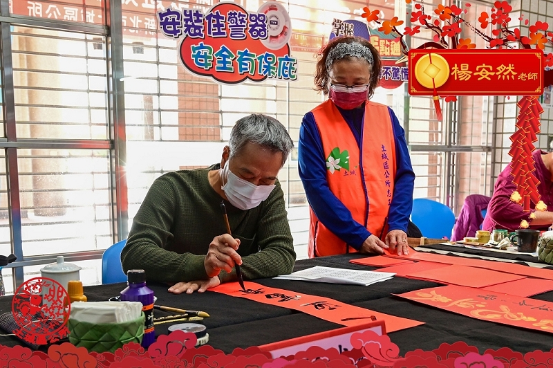 歡喜迎兔年春聯年畫贈送市民15.jpg