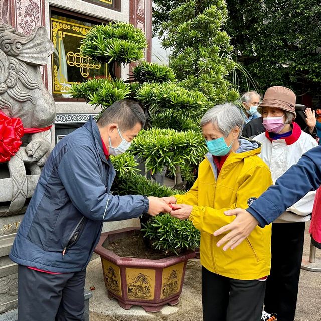 市長震安宮五穀先帝廟參拜祈福及發放兔年福袋04.jpg