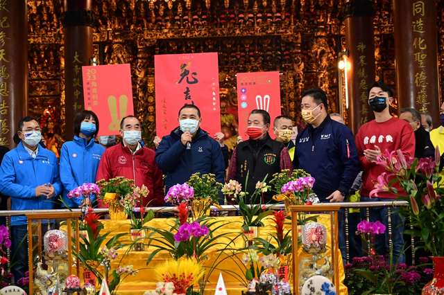 市長震安宮五穀先帝廟參拜祈福及發放兔年福袋07.jpg