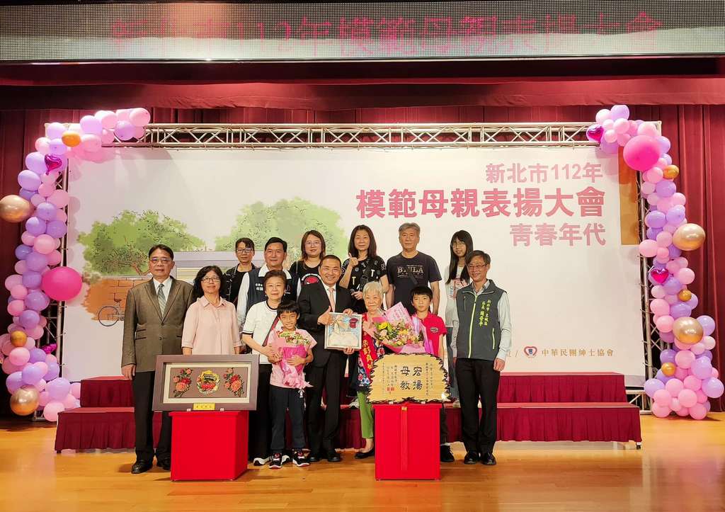 112年模範母親表揚大會青春年代01.jpg