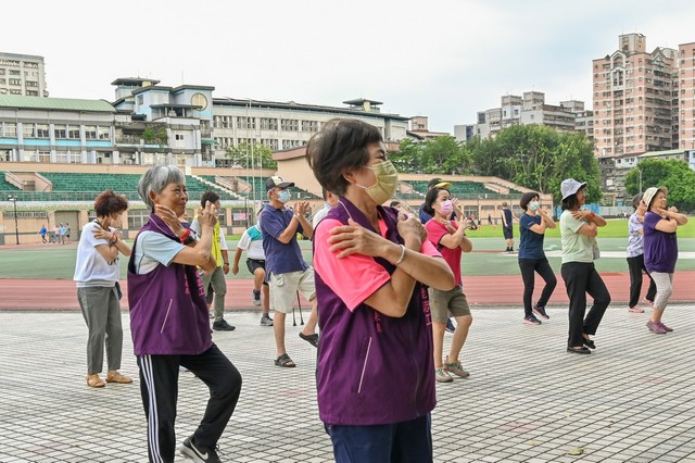 樂齡體健區運動指導員及佈老志工進駐活動05.jpg