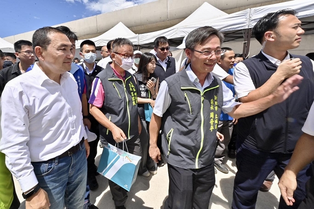 捷運三鶯線首列車幸福抵家09.jpg