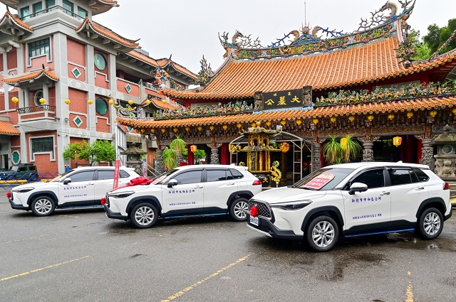 土城大墓公捐贈公務車給區公所03.jpg