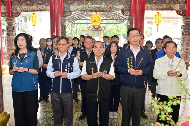 土城大墓公捐贈公務車給區公所04.jpg