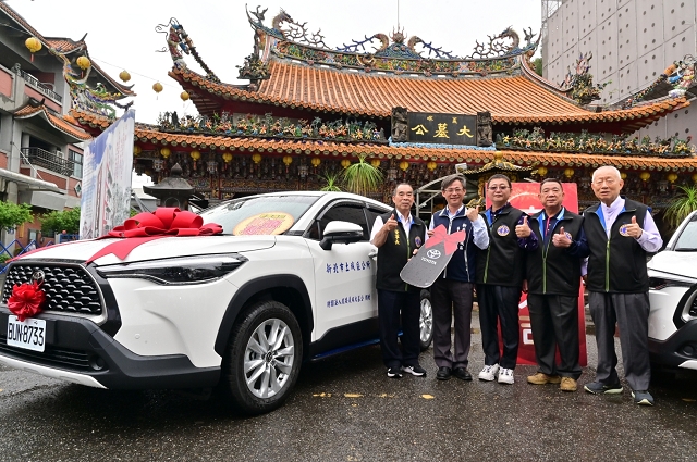 土城大墓公捐贈公務車給區公所06.jpg