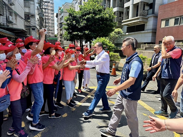 新北環保志工落實防治登革熱07.jpg
