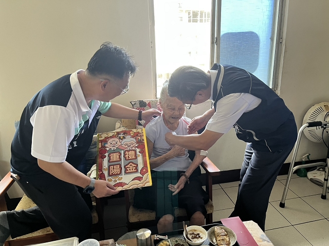 致贈百歲人瑞重陽敬老禮金09.jpg