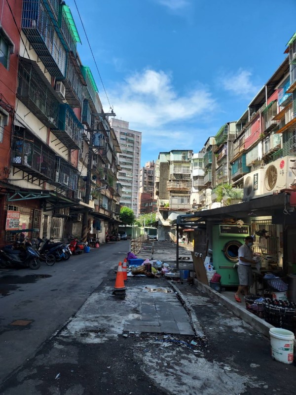 施工中