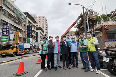 感謝市府團隊、各級民意代表、里長們親至現場關心電桿拆除作業
