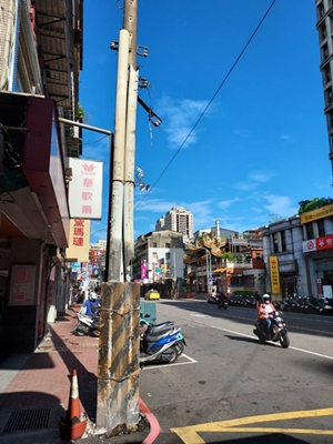 土城區裕民路電桿移除施工前