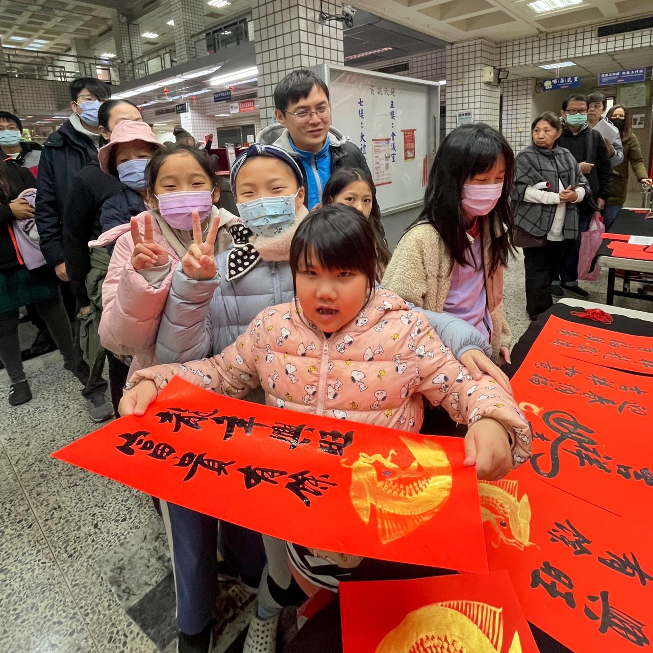 2024吉龍舞春 春聯揮毫小朋友也熱在其中