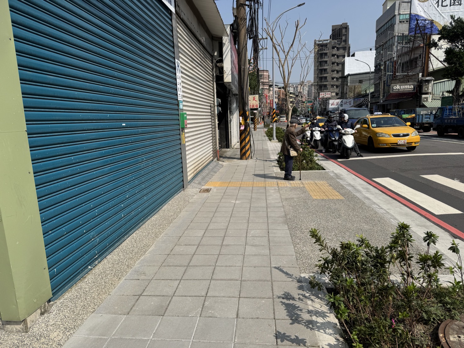改善後的人行道提供更寬敞的步行空間