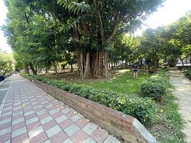 清水社區公園入口處大石頭