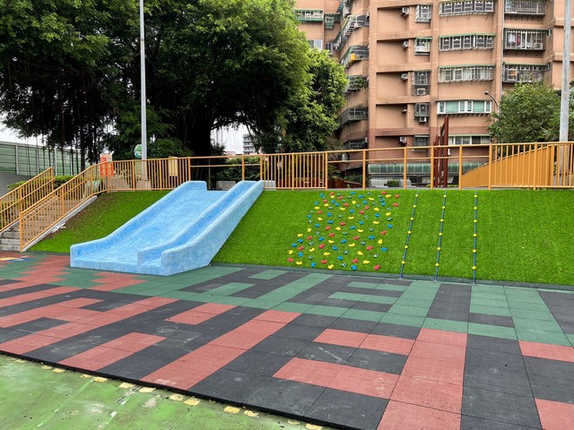 祖田兒童遊戲場攀爬滑梯