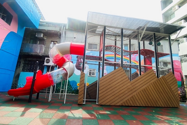 頂福遊戲場封閉式冒險溜滑梯
