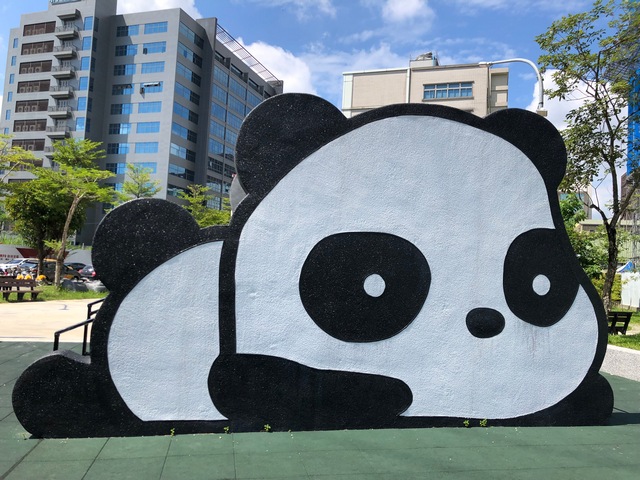 承安公園熊貓造型遊具(正面)